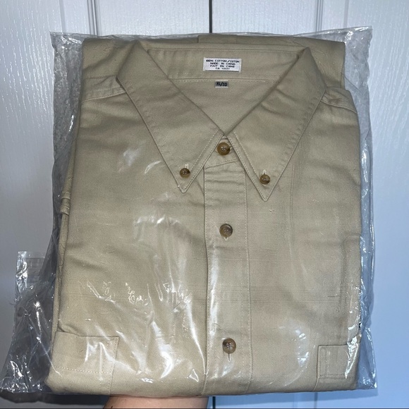 2/$25 Benjamin Moore Beige Painter’s Button Down Shirt - Picture 2 of 8